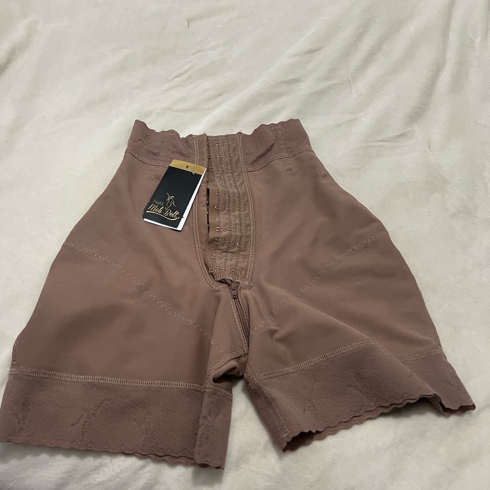 High-Waist Sculpting Shaping Shorts in Mauve Brown by